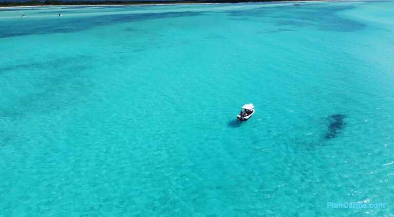 Descubre el paraíso de Cozumel a tu propio ritmo: Tour en embarcación privada